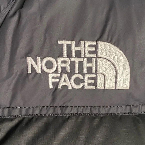 NEW with Tags North Face Women’s 1996 Retro Nuptse Jacket ( Size XS ) - Picture 6 of 11